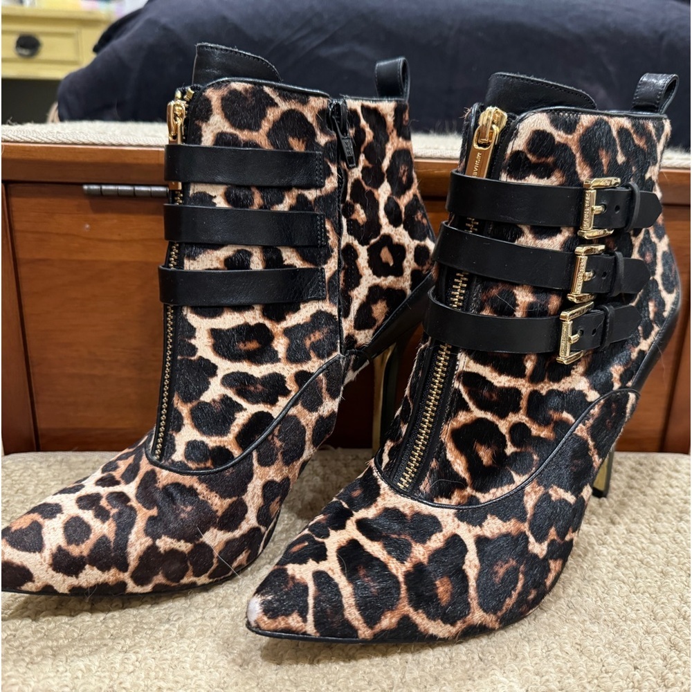 Michael Kors, like new, size 8, leopard ankle booties - Picture 3 of 10